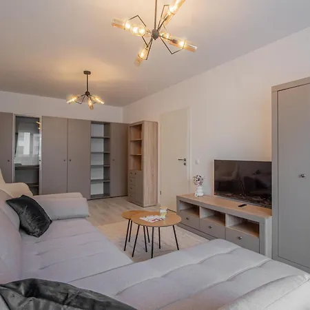 Apartamento Mohost Lube - Modern Retreat With Mountain Views