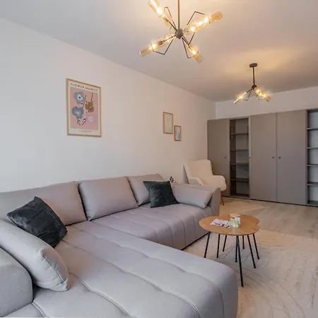 Mohost Lube - Premium Comfort With Mountain View Apartment *