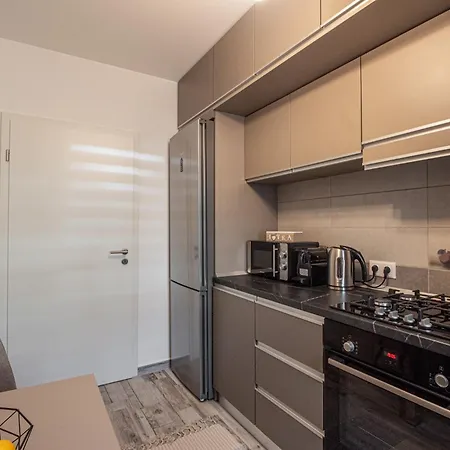 Mohost Lube - Modern Retreat With Mountain Views *