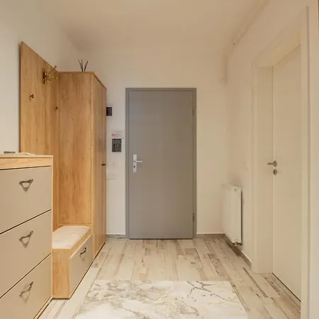 Apartamento Mohost Lube - Modern Retreat With Mountain Views