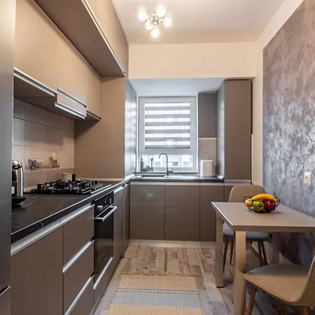 Mohost Lube - Premium Comfort With Mountain View Apartment