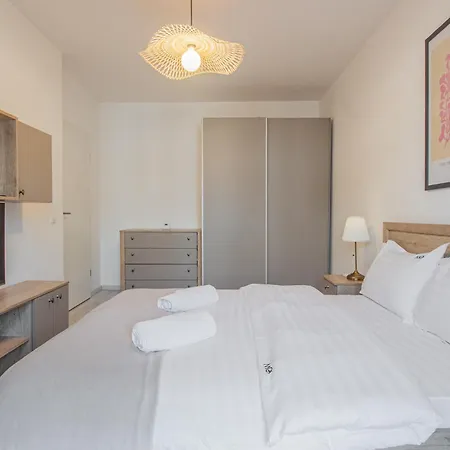 Apartamento Mohost Lube - Modern Retreat With Mountain Views